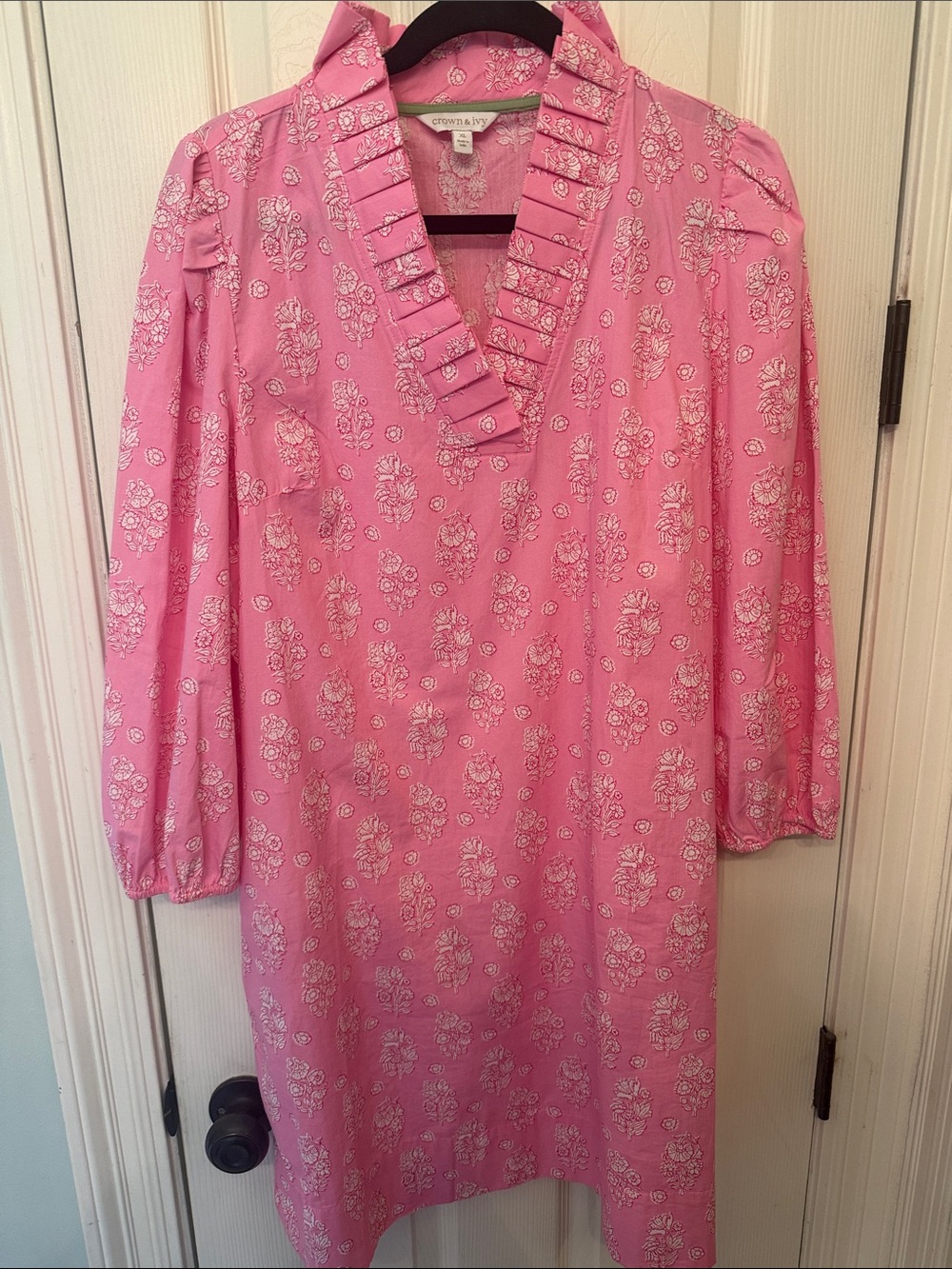 crown & ivy Pink Floral Ruffle V-Neck Long Sleeve Dress